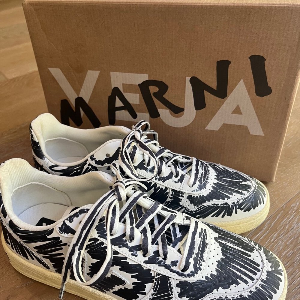 Veja x Marni V10 Leather Sneaker Size 8 US (EUR 39)
